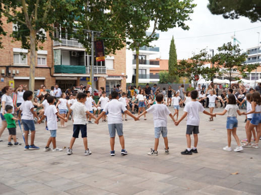 Festa Major d'Abrera 2023: Ballada de sardanes amb la Cobla Vila d'Olesa, Abrera Sardanista i les escoles Francesc Platón i Sartí i Josefina Ibáñez
