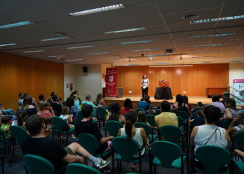 A Abrera commemorarem el Dia Internacional de la Nena amb un espectacle familiar a la Casa de Cultura!
