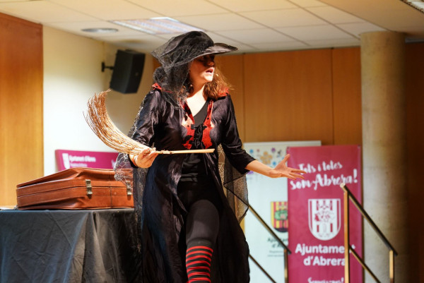 A Abrera commemorarem el Dia Internacional de la Nena amb un espectacle familiar a la Casa de Cultura!