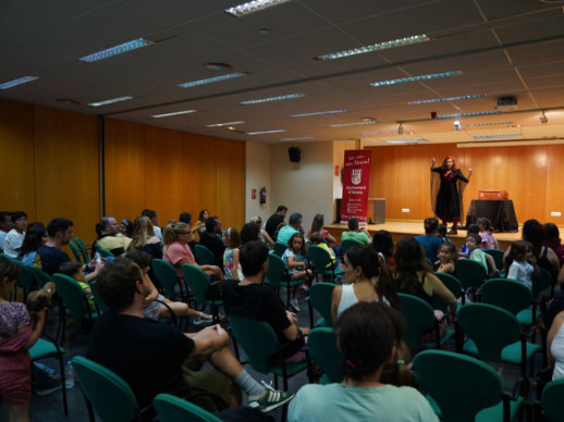 A Abrera commemorarem el Dia Internacional de la Nena amb un espectacle familiar a la Casa de Cultura!