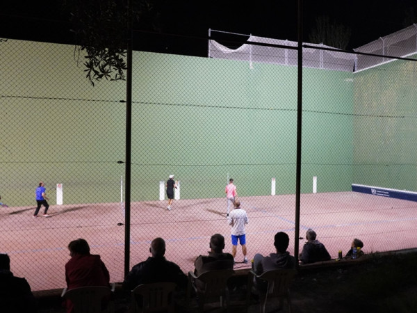 El Club Frontenis Abrera celebra l’Open Jamón Abrera 2023, amb 65 parelles de jugadors i jugadores