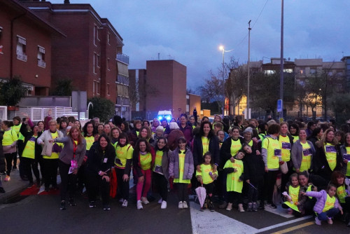 Abrera Municipi Feminista! Més de 300 persones han participat a la quarta Marxa Nocturna de la Dona a Abrera, amb el lema 'Juntes fem nostra la nit'