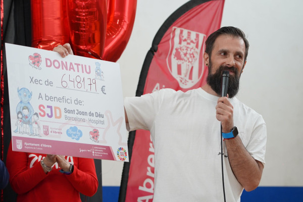 L’entitat Vive y Baila d'Abrera celebra el seu 10è aniversari amb una festa solidària i recull prop de 6.500 euros a favor de l'entitat Llerre By Jordi