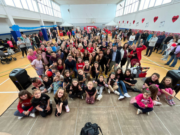 L’entitat Vive y Baila d'Abrera celebra el seu 10è aniversari amb una festa solidària i recull prop de 6.500 euros a favor de l'entitat Llerre By Jordi