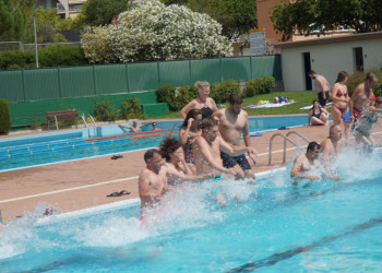 A Abrera, ens hem mullat per l'esclerosi múltiple aquest diumenge 21 de juliol a la Piscina Municipal d'Estiu!