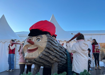 Èxit de participació en el Tió de Nadal Solidari i la inauguració del Parc de Nadal, la carpa Diverespai i el Tobogan Gegant