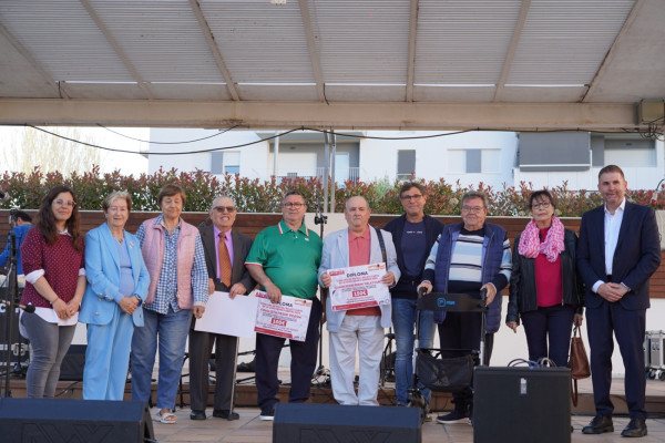Tornem a gaudir de la diada de Sant Jordi a Abrera, amb autores i autors locals, concursos literaris, fira, lectures i moltes activitats per a tothom!