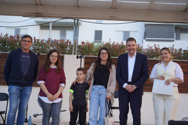 Tornem a gaudir de la diada de Sant Jordi a Abrera, amb autores i autors locals, concursos literaris, fira, lectures i moltes activitats per a tothom!