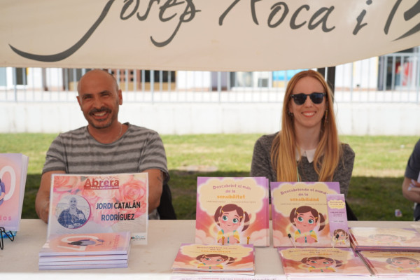Tornem a gaudir de la diada de Sant Jordi a Abrera, amb autores i autors locals, concursos literaris, fira, lectures i moltes activitats per a tothom!