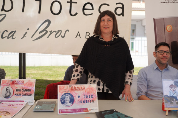 Tornem a gaudir de la diada de Sant Jordi a Abrera, amb autores i autors locals, concursos literaris, fira, lectures i moltes activitats per a tothom!