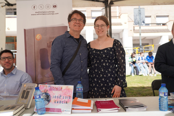 Tornem a gaudir de la diada de Sant Jordi a Abrera, amb autores i autors locals, concursos literaris, fira, lectures i moltes activitats per a tothom!