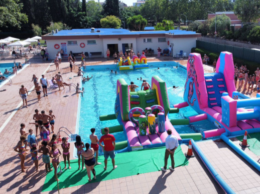 Gran èxit de la Festa de l'Estiu d'Abrera 2025, amb inflables a la nostra Piscina Municipal d'Estiu!
