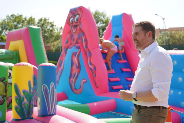 Gran èxit de la Festa de l'Estiu d'Abrera 2025, amb inflables a la nostra Piscina Municipal d'Estiu!