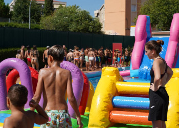 Gran èxit de la Festa de l'Estiu d'Abrera 2025, amb inflables a la nostra Piscina Municipal d'Estiu!