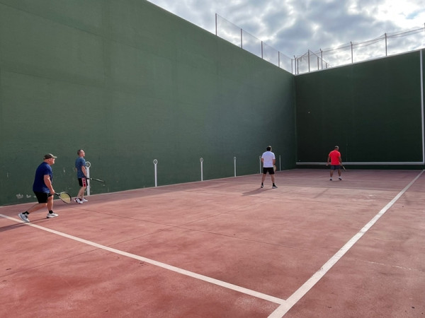 El Club Frontenis Abrera celebra un any més l’Open del pernil Abrera 2025, amb un total de 74 participants