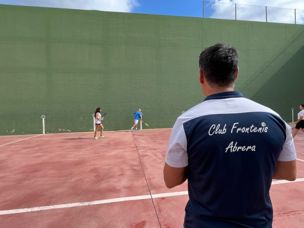 El Club Frontenis Abrera celebra un any més l’Open del pernil Abrera 2025, amb un total de 74 participants