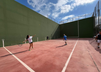 El Club Frontenis Abrera celebra un any més l’Open del pernil Abrera 2025, amb un total de 74 participants