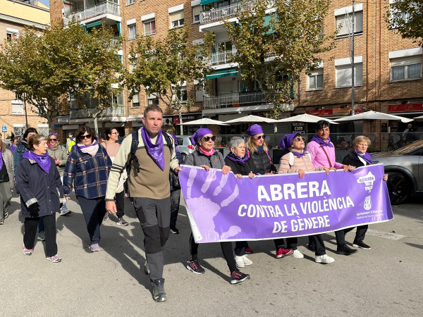 Abrera Municipi 100% Feminista! Omplim els nostres carrers de color lila en la VIII Marxa contra les violències masclistes, amb èxit de participació i prop de 250 persones inscrites!