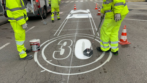 A Abrera implantem una nova senyalització per fomentar la convivència entre bicicletes, vehicles de mobilitat personal (VMP) i vehicles motoritzats