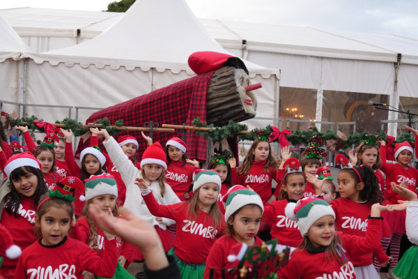 Divendres 19 de desembre hem inaugurat el Parc de Nadal amb l'actuació de Vive y Baila