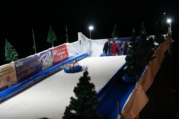 Divendres 19 de desembre vam inaugurar el Parc de Nadal d'enguany, que romandrà obert fins al dimecres 7 de gener inclòs, amb la Carpa Diverespai, el Tobogan Gegant i activitats per a tothom