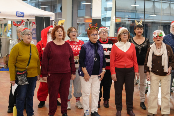 Celebrem el Nadal al Mercat Municipal d'Abrera amb el tió, cantada de nadales de la Coral Contrapunt i el sorteig de les cistelles de Nadal