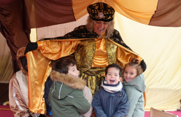 La il·lusió del Nadal es viu a Abrera: Arribada i recollida de cartes dels patges i patgesses Viu-Viu. Dissabte 3 de gener de 2026