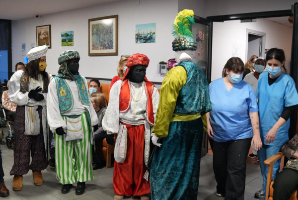 La il·lusió del Nadal es viu a Abrera! Gaudim, un any més, de la Cavalcada de Ses Majestats els Reis Mags de l'Orient, que va omplir els carrers del nostre municipi de màgia, llum i color!