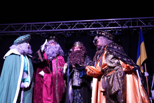 La il·lusió del Nadal es viu a Abrera! Gaudim, un any més, de la Cavalcada de Ses Majestats els Reis Mags de l'Orient, que va omplir els carrers del nostre municipi de màgia, llum i color!