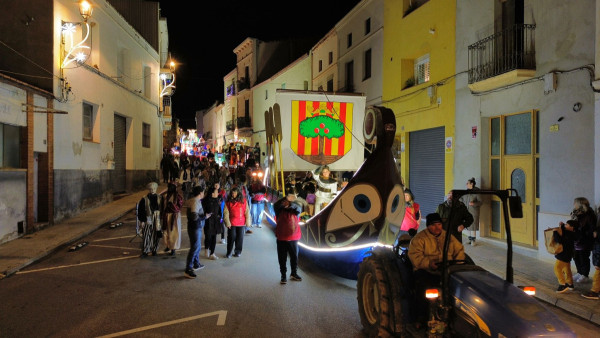 La il·lusió del Nadal es viu a Abrera! Gaudim, un any més, de la Cavalcada de Ses Majestats els Reis Mags de l'Orient, que va omplir els carrers del nostre municipi de màgia, llum i color!