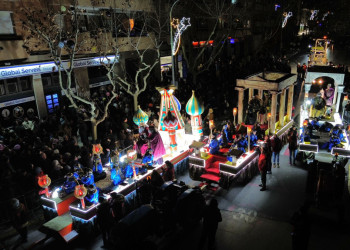 La il·lusió del Nadal es viu a Abrera! Gaudim, un any més, de la Cavalcada de Ses Majestats els Reis Mags de l'Orient, que va omplir els carrers del nostre municipi de màgia, llum i color!