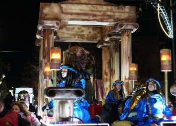 La il·lusió del Nadal es viu a Abrera! Gaudim, un any més, de la Cavalcada de Ses Majestats els Reis Mags de l'Orient, que va omplir els carrers del nostre municipi de màgia, llum i color!