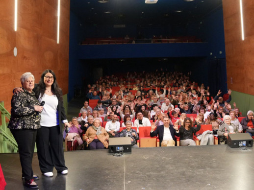 Gran èxit d'assistència a l'Operació Quilo, el darrer Festival Solidari del Grup de Teatre del Casal de la Gent Gran d'Abrera!