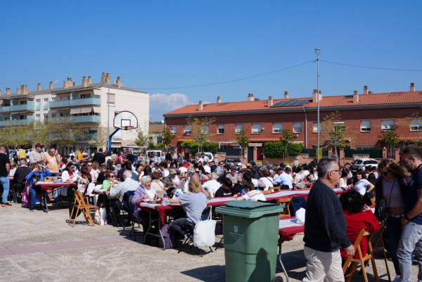 Gran èxit de participació en la 1a Calçotada Popular d’Abrera al Parc de Can Morral!
