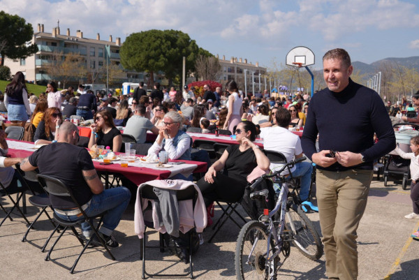Gran èxit de participació en la 1a Calçotada Popular d’Abrera al Parc de Can Morral!