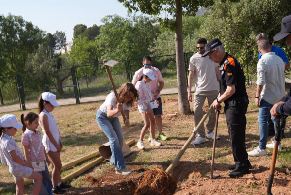 Arrela't a Abrera! Impulsem una jornada participativa de reforestació amb l'alumnat de l'Escola Francesc Platón i Sartí, l'empresa Sesé, Eulen i l'Associació Naturalista ANDA