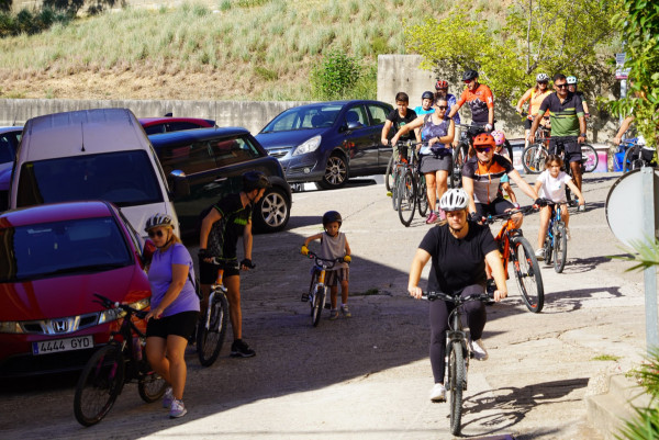 Molt bona acollida de la bicicletada popular, la botifarrada i el taller de cistelles per a bici per commemorar, un any més, la Setmana de la Mobilitat Sostenible 2026