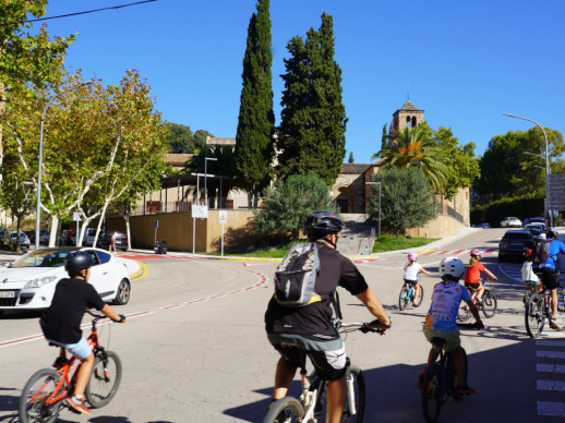 Molt bona acollida de la bicicletada popular, la botifarrada i el taller de cistelles per a bici per commemorar, un any més, la Setmana de la Mobilitat Sostenible 2026