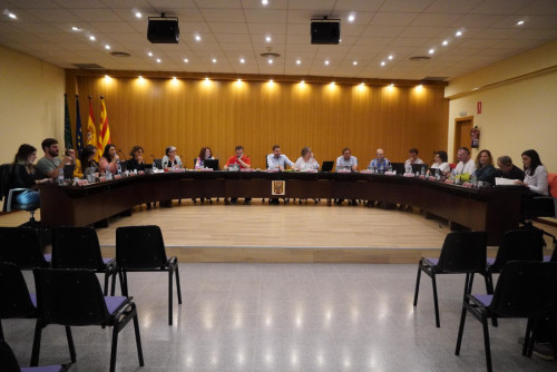 Ple Municipal 29.09.22. La nova regidora del grup municipal Alternativa d’Abrera (Ad’A), Iraida Adell, pren possessió del càrrec