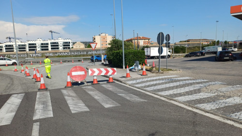 Tallat temporalment l'accés a l'autovia A-2 des del c. dels Sagraments, en sentit Martorell, per treballs de reparació d'urgència d'un esvoranc a la calçada