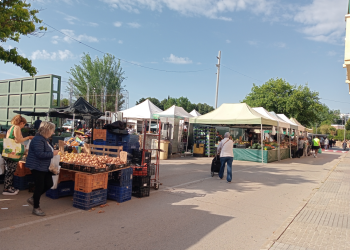 Ens adherim a la campanya 'Adeu als envasos d’un sol ús als mercats setmanals' amb l’objectiu de conscienciar la ciutadania sobre la necessitat de reduir l’ús d’envasos de plàstic