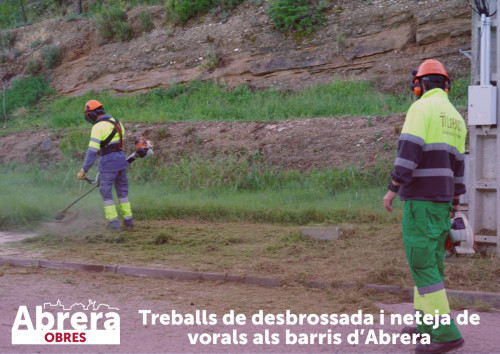 Tenim cura de la via pública del nostre municipi amb treballs de desbrossament d’herbes i neteja dels vorals en el barris d'Abrera