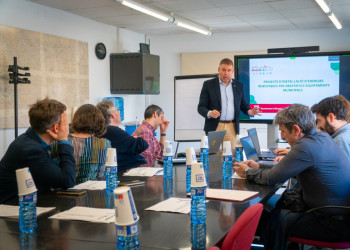 La inversió en energies renovables i l'ús eficient de l'aigua centren la visita a Abrera del Diputat d’Acció Climàtica i Transició Energètica, Marc Serra