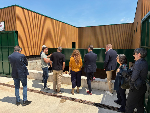 La inversió en energies renovables i l'ús eficient de l'aigua centren la visita a Abrera del Diputat d’Acció Climàtica i Transició Energètica, Marc Serra