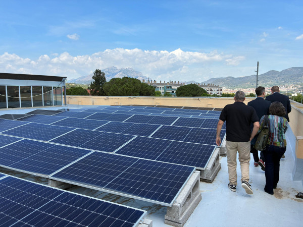 La inversió en energies renovables i l'ús eficient de l'aigua centren la visita a Abrera del Diputat d’Acció Climàtica i Transició Energètica, Marc Serra