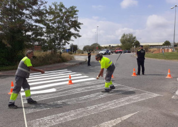 Durant el mes d'agost realitzem treballs de manteniment amb el repintat de diveros passos de vianants d'Abrera