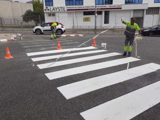 Durant el mes d'agost realitzem treballs de manteniment amb el repintat de diveros passos de vianants d'Abrera