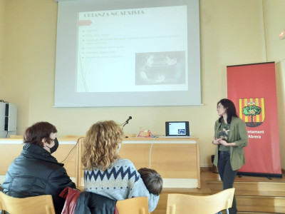 Abrera, municipi feminista! Xerrada “Ni rosa ni blau, per una educació igualitària” a càrrec de Gemma Guillamón