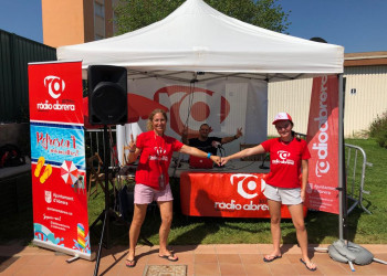 Ràdio a Abrera a la Piscina Municipal d’Estiu! Dimecres 13 de juliol de 2022 ens hem divertit amb l'emissió en directe de "El Top" amb música, jocs i regals i la col·laboració de Vive y Baila i la Bibliopiscina!