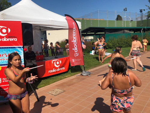 Ràdio a Abrera a la Piscina Municipal d’Estiu! Dimecres 13 de juliol de 2022 ens hem divertit amb l'emissió en directe de 